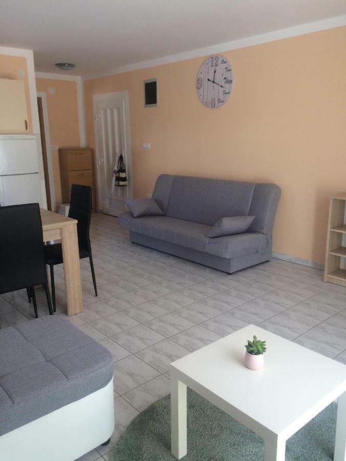 Obiteljski Apartman Filip U Blizini Plaze Za Djecu Palit Zewnętrze zdjęcie
