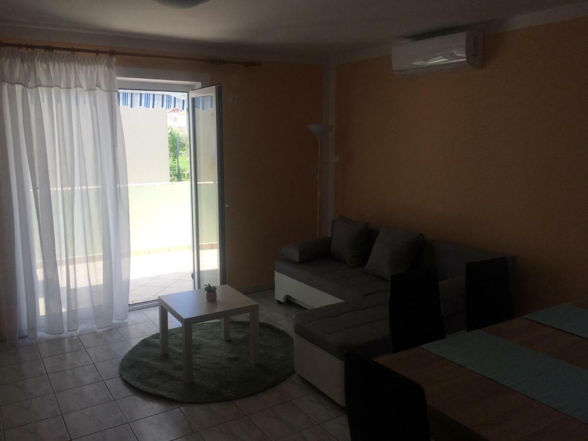 Obiteljski Apartman Filip U Blizini Plaze Za Djecu Palit Zewnętrze zdjęcie